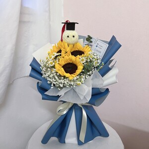 Classic graduation bouquet