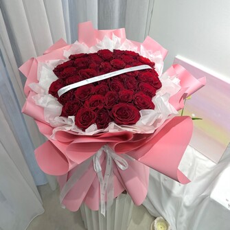 Classic proposal roses