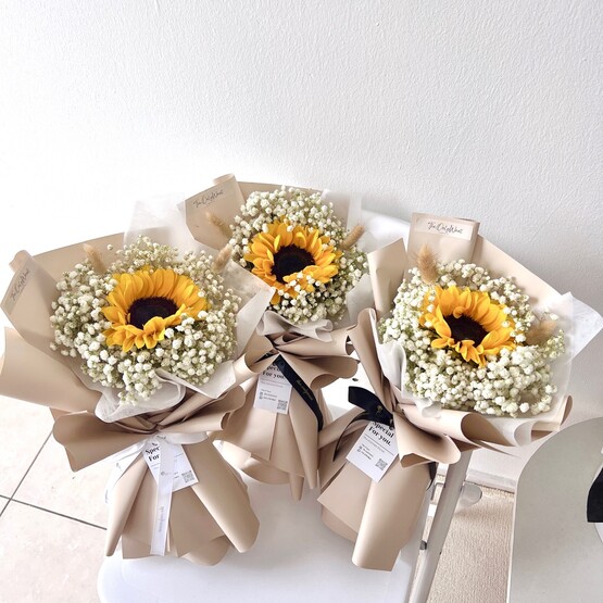 Sunflower w baby breath bouquet 