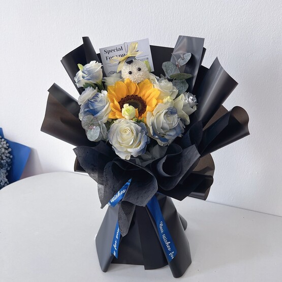 Midnight convo bouquet 