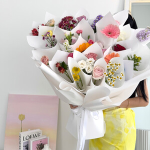 One year old one flower bouquet 一岁一礼花束