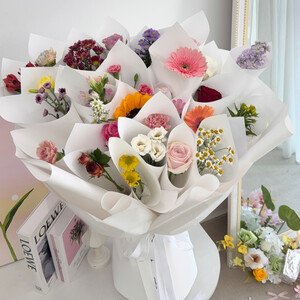 One year old one flower bouquet 一岁一礼花束