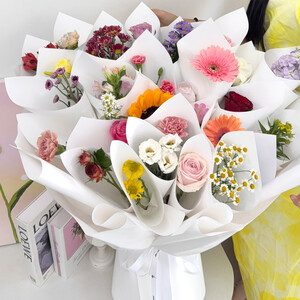 One year old one flower bouquet 一岁一礼花束