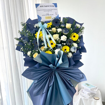 Blue-yellow opening flower stand