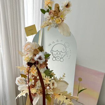 Nude theme opening mirror flower stand