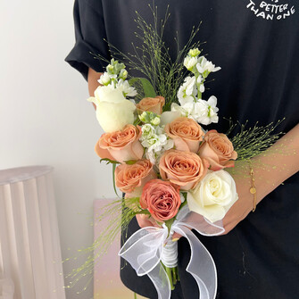 Cappucino Bridal hand bouquet 02