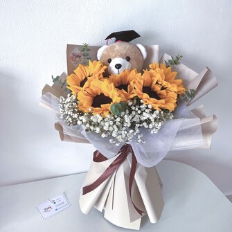 L size convocation bouquet w convo bear 