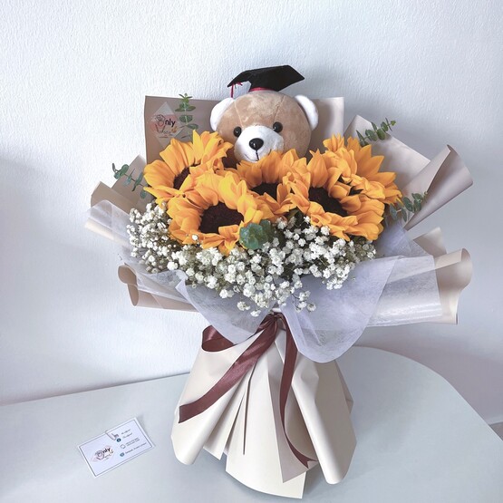 L size convocation bouquet w convo bear 